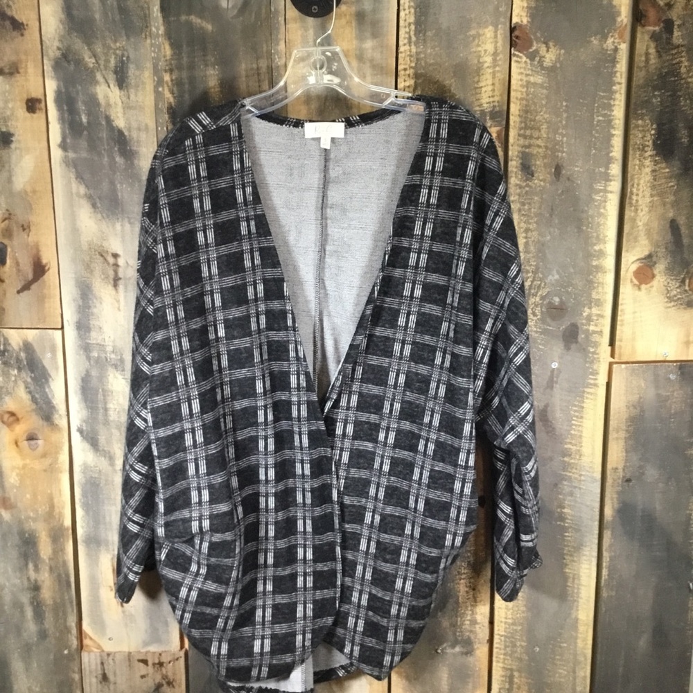 Riah Fashion open front 3/4 sleeve sweater jacket women’s size small